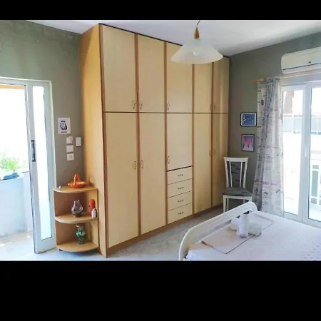 Διαμέρισμα Trias 16 *